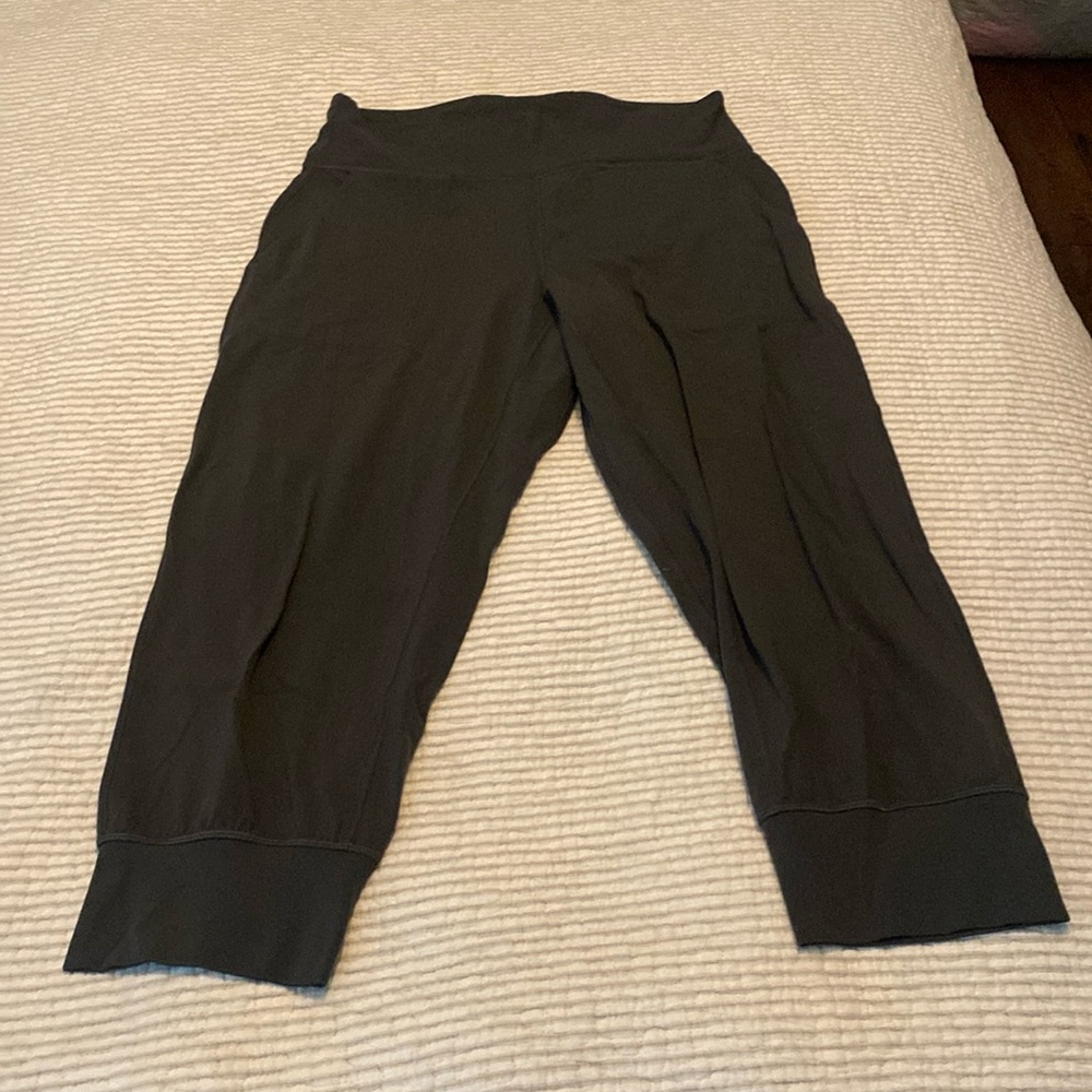 Gray cropped lululemon leggings